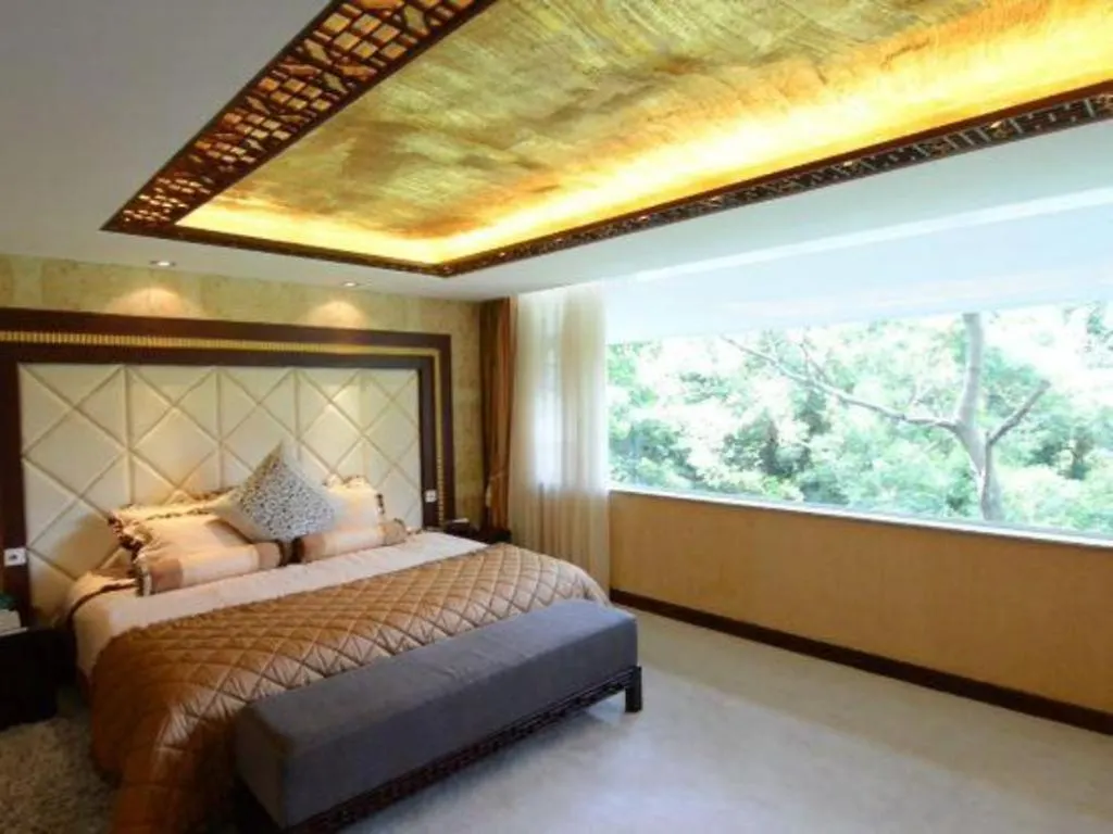 Nanhai Oil Hotel Zhuhai 4*,