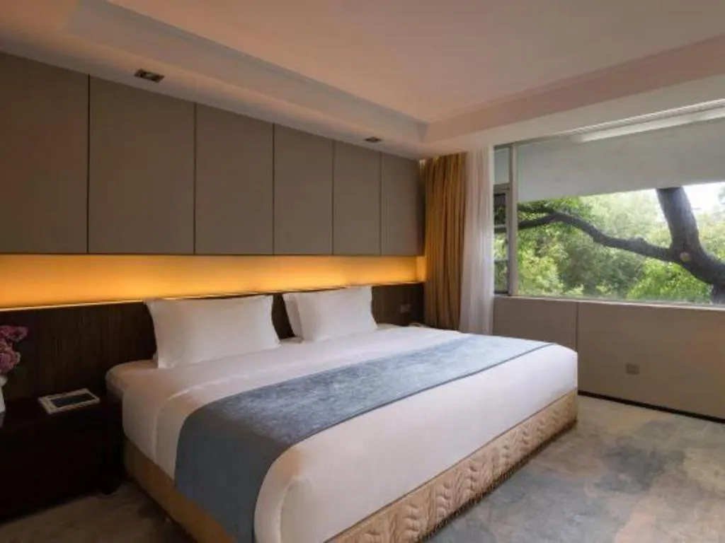 Nanhai Oil Hotel Zhuhai 4*,  China